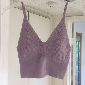 BLASHE/ MAUVE-PLUM BLUSH-V-NECK RIBBED KNIT CROP TOP